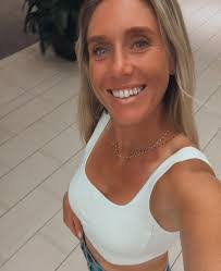 Shelby Bates's Instagram, Twitter & Facebook