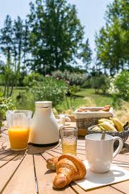 Les 2 Anges Le Petit Dejeuner Est Inclus Prendre Le Petit Dejeuner Table De Petit Dejeuner Petit Dejeuner