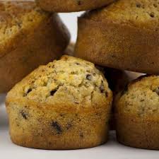 Bananen Muffins Mit Nutela Fullung Rezept Rezept Bananen Muffins Lebensmittel Essen Kuchendekoration