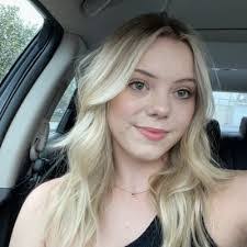 Emily Mullins's Instagram, Twitter & Facebook