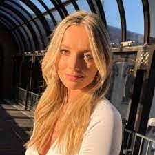 Carissa Kimball's Instagram, Twitter & Facebook