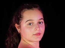 Andrea Hinman's Instagram, Twitter & Facebook