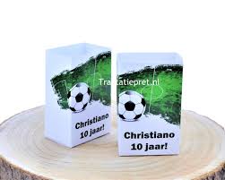 All orders are custom made and most ship worldwide within 24 hours. Voetbal Traktatiezakje Met Naam Traktatiepret Voetbal Traktatie