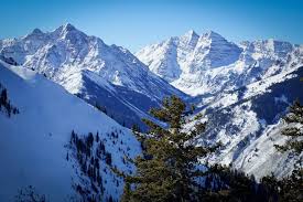 Aspen Snowmass Co A Place Where The Beer Flows Like Wine Where Beautiful Women Instinctively Flock Li Beautiful Places To Visit Aspen Snowmass Places To Go