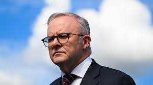 Daniel Gannon's Instagram, Twitter & Facebook