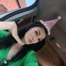 I recently bought decals for sunglasses, No matter what I try I can't get  them to stick to the transfer tape 🤯 Is it something I'm doing? They  literally won't budge 😭