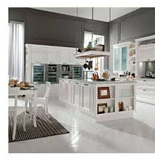 Ocupa la mayor parte de la cocina y se amuebló con módulos de haya color coñac y una encimera de silestone blanco. 1 001 Ideas De Decoracion De Cocinas 20018