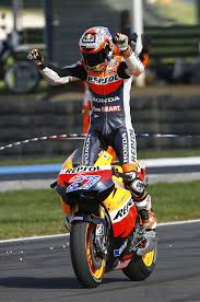 Casey Stoner Celebrates World Championship Title 2011 Racing Bikes Bike Racers Bike Rider