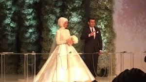 Dugun sezonunu bu sene sumeyye erdogan ile selcuk bayraktar in nikahi ile acildi hepimiz heyecanla bu nikahi bekliyo gelin elbisesi gelinlik musluman elbisesi. Sumeyye Erdogan Ve Selcuk Bayraktar Evlendi Gundem Haberleri