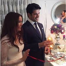 Sosyal medyada kullanıcılar fahriye evcen'in gelinliği ile burak özçivit'in damatlığının geçen yıl dünya evine giren neslihan atagül ve kadir doğulu'dan esinlenildiğini iddia etti. Burak Ozcivit Ile Fahriye Evcen In Nisanindan Yeni Fotograflar