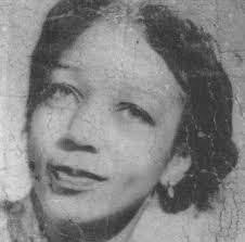 Harriet Arnold's Instagram, Twitter & Facebook