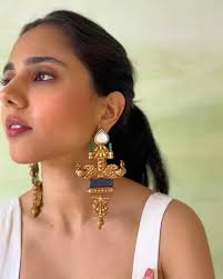 We are thrilled to announce Apala by Sumit's association with the movie  "Veere Di Wedding"!! A curtain raiser showcasing Apala's latest jewellery  line adorned by the Queens of Bollywood. Sonam Kapoor Kareena