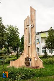 Patrimoniul muzeului din curtea de arges este destul de valoros avand in vedere cele 12000 de piese muzeistice (300 dintre. Monumentul Eroilor Din Curtea De Arges Obiective Turistice Arges DeÈ™tepÈ›i Ro