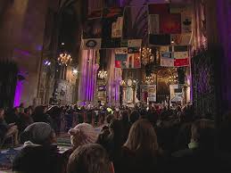 Die idee, den jedermann vom salzburger domplatz in den wiener stephansdom zu holen, war naheliegend, denn das spiel vom sterben des. Eurovision Austria Conchita In Special Mass For World Aids Day 2017 Esctoday Com