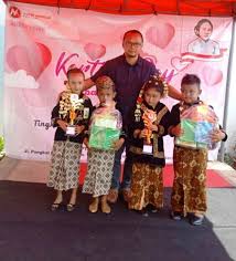 Baju anak laki model terbaru grosir dan eceran. Virgi Motor Gelar Fashion Show Baju Daerah Pasundan Ekspres