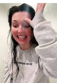 Samantha Hanratty Singing