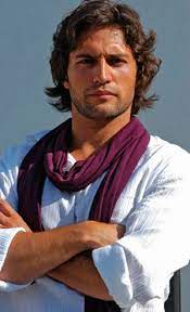 Actor who appeared in the 2007 film heart tango alongside monica bellucci and in the 2008 film amália, playing as the portuguese fado singer amalia rodrigues. Jose Fidalgo Portuguese Actor Lindo E Forca De Expressao Perfeito Jose Fidalgo Homens Lindos Rosto