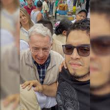 Nunca en mi vida pensé que los escoltas de Álvaro Uribe iban a protegerme  de una horda de uribistas fanáticos que querían golpearme. ¿Se dan cuenta  de la paradoja tan grande que