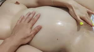 massage my pregnant wife belly - XNXX.COM