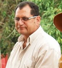 Mitón pueblo situado en una franja de rocas.