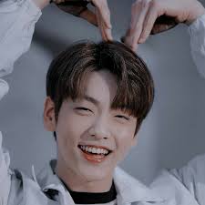 Seus Bias Reagindo A Voce Sendo Uma Idol Khh Tambem Plagio E Cri Fanfic Fanfic Amreading Books Wattpad In 2020 Txt Kpop Icon