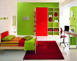 How To Decorate A Bedroom With Green Walls Breakpr Decoracion De Interiores Diseno De Interiores Dormitorios Rojos
