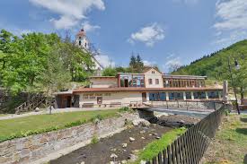 Teplitz or teplitz schoenau), city in n. Heilendes Mineralwasser Der Thermalquellen Im Kurbad Sklene Teplice Spatianer De Spa Wellness Gesundheit