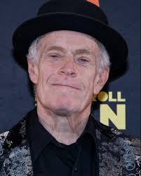 Dave Keyes (Keyboards, Associate Conductor): Credits, Bio, News & More