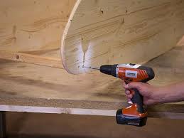 Vyrobte Si Ze Dreva Relaxacni Zahradni Lehatko Blog Bauhaus In 2020 Drill Bauhaus Power Drill