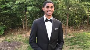 Sasha obama was born on the 10th of june, 2001, in chicago. Who Is Chris Milton Sasha Obama S Prom Date Takes Photos With The Obama Family