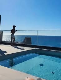 Sofoo 9.262.455 views3 year ago. Innerhalb Cristiano Ronaldo 7m Madeira Haus Als Er Selbst Isolate Mit Georgina Rodriguez Und Kinder Aktuelle Boulevard Nachrichten Und Fotogalerien Zu Stars Sternchen