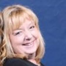 Kellie Hewitt's Instagram, Twitter & Facebook