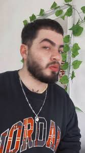 Autoarreglo de barba, ceja y patilla exprés… 🌱, •, •, •, #GeezyBoyz