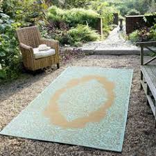 Wenn man ihn schön mittig platziert, sieht das mindestens genauso gut aus. 9 Outdoor Teppiche Meterware Ideen Outdoor Teppich Outdoor Meterware