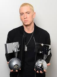 In addition, the hair is also cut short to about not more than two inches in length and the bangs will push forward over the forehead. Eminem Pictures Twitter àªªàª° Blonde Hair Eminem Https T Co Wwoc3hpqaz