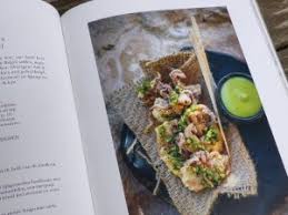 Guacamole is ondertussen een heel populair dipsausje op feestjes over de hele wereld. Sergio Herman Sobremesa Mijn Ibiza Sergio Herman Uitgeverij Carrera Culinair Amsterdam 2019 290 S Geb Ganzleinen 34 99 Euro In Niederlandischer Sprache Eat Drink Think