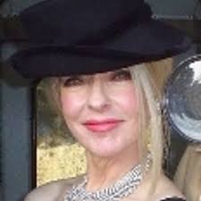 Sandra Lyne (@ladynosey)