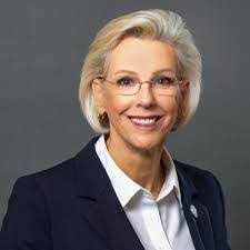 Rebecca Henn's Instagram, Twitter & Facebook