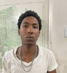 ROBBERY IN SANTA ELENA ENDS WITH ONE SUSPECT SHOT AND KILLED A robbery in  Santa Elena turned deadly