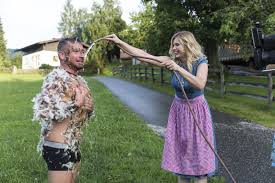 Die bauern entscheiden sich aus eingesendeten bewerbungen für zwei frauen bzw. Bauer Sucht Frau Staffel 14 Startet Angeschweisselte Apfelschnitze Und Striptease Gmx At