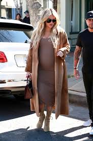 Khloé kardashian can make everything, from a wrap dress to gym clothes, chic. Khloe Kardashian Wearing A Bodycon Dress Pregnant Popsugar Fashion