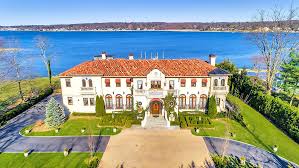 Ellenton is just minutes away from bradenton and sarasota, with the beach communities of anna maria island. 10 Waterfront Homes That Celebrate Summer Robb Report