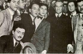Ataturk S Visit Of Istanbul University 1933 Istanbul Universitesi Vikipedi Cumhurbaskani Mustafa Kemal Ataturk Un Istanbul Univers Fotograf Istanbul Tarih