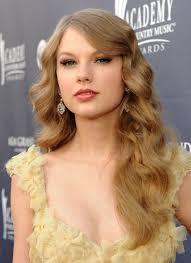 Taylor Swift 2010-2012 (1-5) lawan Taylor Swift 2019-2022 (6-11) :  r/VindictaRateCelebs