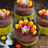 This little cutie—complete with a pilgrim hat made from marshmallows, cookies, and chocolate—is just what your thanksgiving dessert spread needs. 1