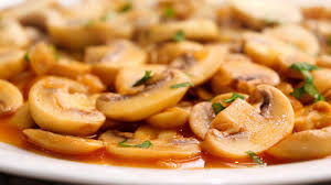 Echa los champiñones en la sartén, fríelos a unos 160ºc dándoles vuelta de vez en cuando y sácalos cuando estén dorados. Champinones En Salsa A La Andaluza Receta Muy Facil Y Rapida Youtube