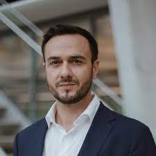 Michael P. Bornemann: Finanzberater in Hamburg