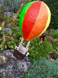 Heissluftballon Aus Pappmache Basteln Luftballon Heissluftballon Basteln Basteln Mit Kleinkindern Pappmache