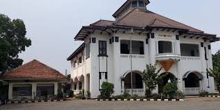 Tempat wisata harga tiket masuk objek wisata. Gedung Juang Tambun Akan Dijadikan Pusat Kebudayaan Bekasi