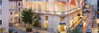 Mitten In Der Munchner Innenstadt Liegt Das Wunderschone Mandarin Oriental Hotel Nicht Weit Vom Marienplatz Entfernt A Altstadt Hotels Und Innenstadt